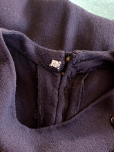 Cargar imagen en el visor de la galería, 1940s - Stunning Beaded Crepe Dress - W33 (84cm)
