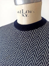 Charger l'image dans la galerie, 1950s 1960s - BALLANTYNE, Scotland - Intarsia Cashmere Sweater
