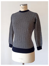 Charger l'image dans la galerie, 1950s 1960s - BALLANTYNE, Scotland - Intarsia Cashmere Sweater
