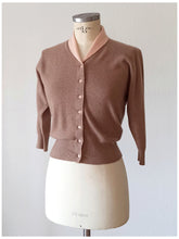 Cargar imagen en el visor de la galería, 1950s - PRINGLE, Scotland - Adorable Cashmere Cardigan
