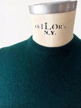 Cargar imagen en el visor de la galería, 1950s - DRUMHOR, Scotland - Forest Green Cashmere Jumper
