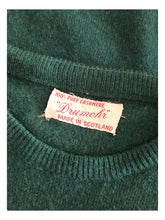 Cargar imagen en el visor de la galería, 1950s - DRUMHOR, Scotland - Forest Green Cashmere Jumper
