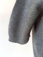 Cargar imagen en el visor de la galería, 1950s - BRAEMAR, Scotland - Grey Cashmere Jumper - Sz Medium
