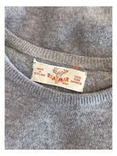 Cargar imagen en el visor de la galería, 1950s - BRAEMAR, Scotland - Grey Cashmere Jumper - Sz Medium
