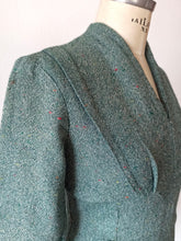 Cargar imagen en el visor de la galería, 1940s - Marvelous Green Flecked Wool Dress - W29 (74cm)
