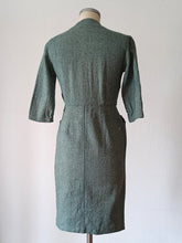 Cargar imagen en el visor de la galería, 1940s - Marvelous Green Flecked Wool Dress - W29 (74cm)
