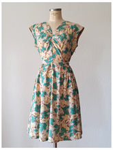 Charger l'image dans la galerie, 1940s - Gorgeous Floral Cotton Dress - W28.5 (72cm)

