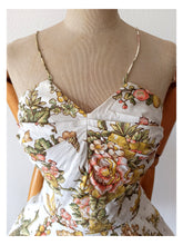 Laden Sie das Bild in den Galerie-Viewer, 1950s - Spectacular Butterflies Birds Rhinestones Dress - W25 (64cm)
