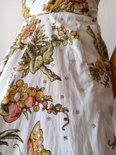 Laden Sie das Bild in den Galerie-Viewer, 1950s - Spectacular Butterflies Birds Rhinestones Dress - W25 (64cm)
