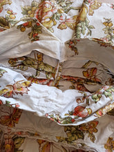 Laden Sie das Bild in den Galerie-Viewer, 1950s - Spectacular Butterflies Birds Rhinestones Dress - W25 (64cm)
