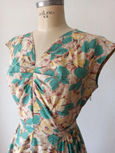 Charger l'image dans la galerie, 1940s - Gorgeous Floral Cotton Dress - W28.5 (72cm)

