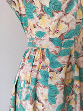 Charger l'image dans la galerie, 1940s - Gorgeous Floral Cotton Dress - W28.5 (72cm)
