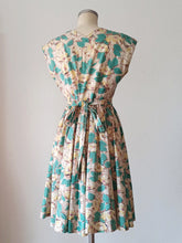 Charger l'image dans la galerie, 1940s - Gorgeous Floral Cotton Dress - W28.5 (72cm)
