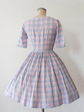 Cargar imagen en el visor de la galería, 1950s 1960s - Adorable Pink Blue Cotton Dress - W31 (80cm)
