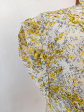 Cargar imagen en el visor de la galería, 1950s - Delightful 2pc Broom Flower Set - Size 44
