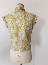 Cargar imagen en el visor de la galería, 1950s - Delightful 2pc Broom Flower Set - Size 44
