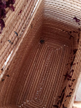 Laden Sie das Bild in den Galerie-Viewer, 1950s 1960s  - Beautiful Handmade Straw Basket Handbag
