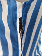 Laden Sie das Bild in den Galerie-Viewer, 1950s - Adorable Blue Stripes Cotton Dress - W27 (68cm)
