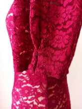 Cargar imagen en el visor de la galería, 1930s - Gorgeous Bright Maroon Lace Dress - W29 (74cm)
