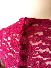 Cargar imagen en el visor de la galería, 1930s - Gorgeous Bright Maroon Lace Dress - W29 (74cm)
