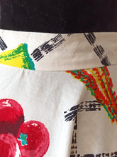 Laden Sie das Bild in den Galerie-Viewer, 1950s - Spectacular Fruits Novelty Print Cotton Skirt - W26 (66cm)

