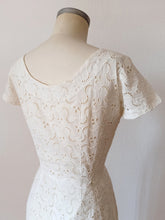 Cargar imagen en el visor de la galería, 1940s 1950s - Gorgeous White Cotton Dress - W25 (64cm)
