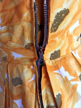 Laden Sie das Bild in den Galerie-Viewer, 1950s - PARIS - Stunning Yellow Floral Cotton Dress - W24.5 (62cm)
