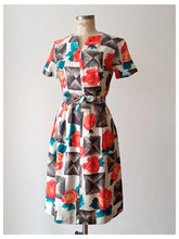 Cargar imagen en el visor de la galería, 1950s 1960s - Gorgeous Roseprint Cotton Dress - W28.5 (72cm)
