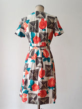 Cargar imagen en el visor de la galería, 1950s 1960s - Gorgeous Roseprint Cotton Dress - W28.5 (72cm)

