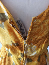 Cargar imagen en el visor de la galería, 1950s - JERRY GILDEN SPECTATOR - Stunning Cocktail Dress - W26 (66cm)
