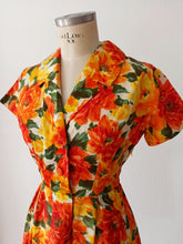 Charger l'image dans la galerie, 1950s - Stunning Roseprint Day Dress - W26 (66cm)
