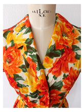 Charger l'image dans la galerie, 1950s - Stunning Roseprint Day Dress - W26 (66cm)
