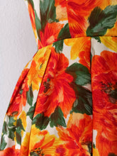 Charger l'image dans la galerie, 1950s - Stunning Roseprint Day Dress - W26 (66cm)
