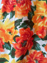 Charger l'image dans la galerie, 1950s - Stunning Roseprint Day Dress - W26 (66cm)
