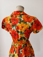 Charger l'image dans la galerie, 1950s - Stunning Roseprint Day Dress - W26 (66cm)
