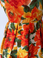 Charger l'image dans la galerie, 1950s - Stunning Roseprint Day Dress - W26 (66cm)
