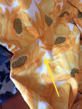 Laden Sie das Bild in den Galerie-Viewer, 1950s - PARIS - Stunning Yellow Floral Cotton Dress - W24.5 (62cm)

