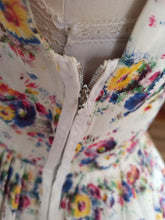 Load image into Gallery viewer, 1940s 1950s - Delightful French Floral Cotton Dress - W27.5 (70cm)
