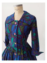 Load image into Gallery viewer, 1950s - Stunning "Teenager Print" Abstract Cotton Dress - W28.5 (72cm)
