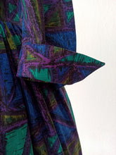 Load image into Gallery viewer, 1950s - Stunning "Teenager Print" Abstract Cotton Dress - W28.5 (72cm)
