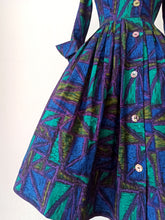 Load image into Gallery viewer, 1950s - Stunning "Teenager Print" Abstract Cotton Dress - W28.5 (72cm)
