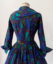 Load image into Gallery viewer, 1950s - Stunning "Teenager Print" Abstract Cotton Dress - W28.5 (72cm)
