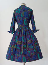 Load image into Gallery viewer, 1950s - Stunning "Teenager Print" Abstract Cotton Dress - W28.5 (72cm)
