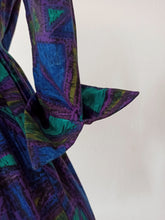Load image into Gallery viewer, 1950s - Stunning "Teenager Print" Abstract Cotton Dress - W28.5 (72cm)
