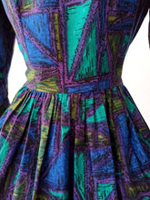 Load image into Gallery viewer, 1950s - Stunning "Teenager Print" Abstract Cotton Dress - W28.5 (72cm)
