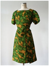 Load image into Gallery viewer, 1950s 1960s - Stunning Floral Print Silk Dress - W29 (74cm)
