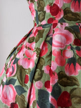 Load image into Gallery viewer, 1950s 1960s - Delightful Roseprint Cotton Dress - W30 (76cm)
