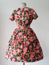 Load image into Gallery viewer, 1950s 1960s - Delightful Roseprint Cotton Dress - W30 (76cm)
