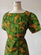 Load image into Gallery viewer, 1950s 1960s - Stunning Floral Print Silk Dress - W29 (74cm)
