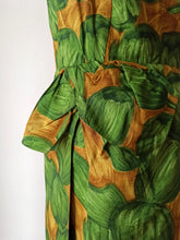Load image into Gallery viewer, 1950s 1960s - Stunning Floral Print Silk Dress - W29 (74cm)

